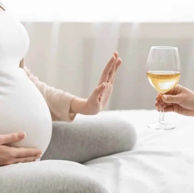 در هنگام بارداری به هیچ عنوان نباید الکل مصرف کنید